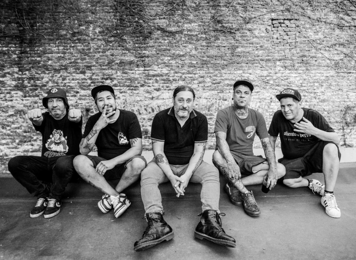 La banda 2 Minutos se une a Los Fabulosos Cadillacs para reversionar “Aeropuerto”
