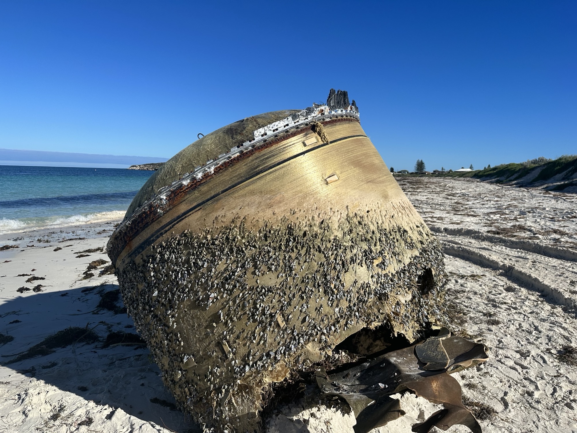Encuentran un pedazo de basura espacial en una playa