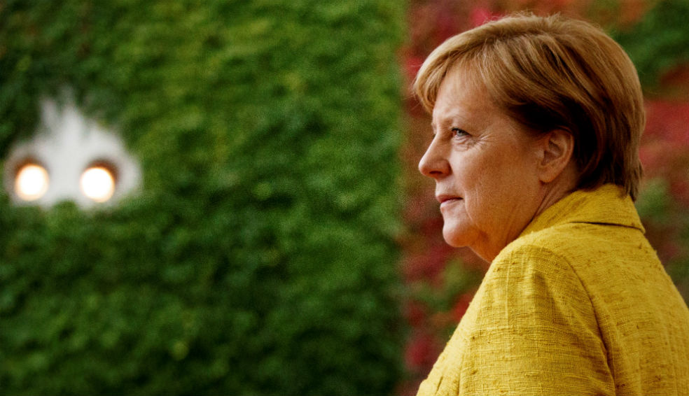 La niña refugiada que lloró por Merkel puede quedarse en Alemania