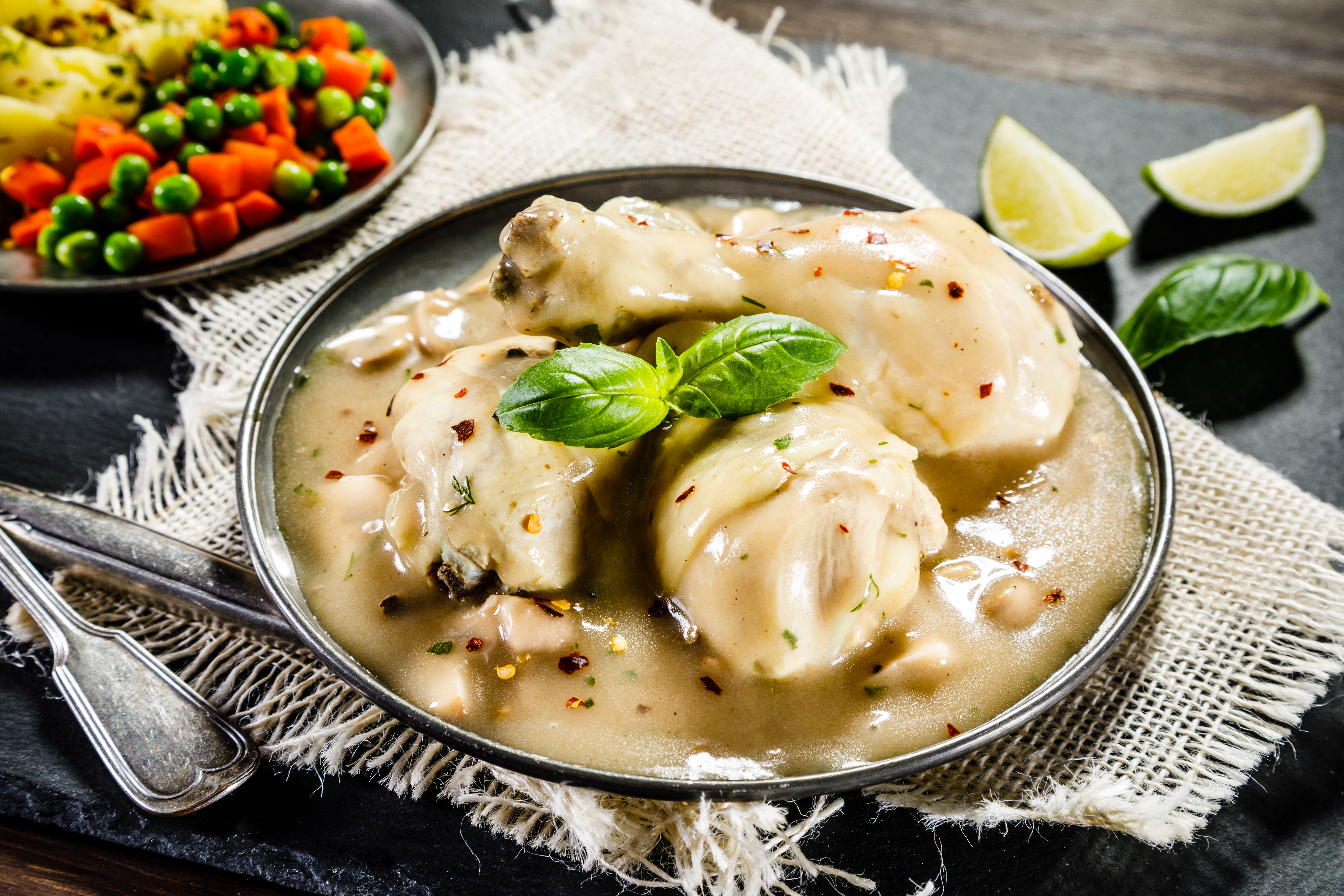 ¿Cómo se prepara un pollo en salsa de maní? Nosotros te enseñamos