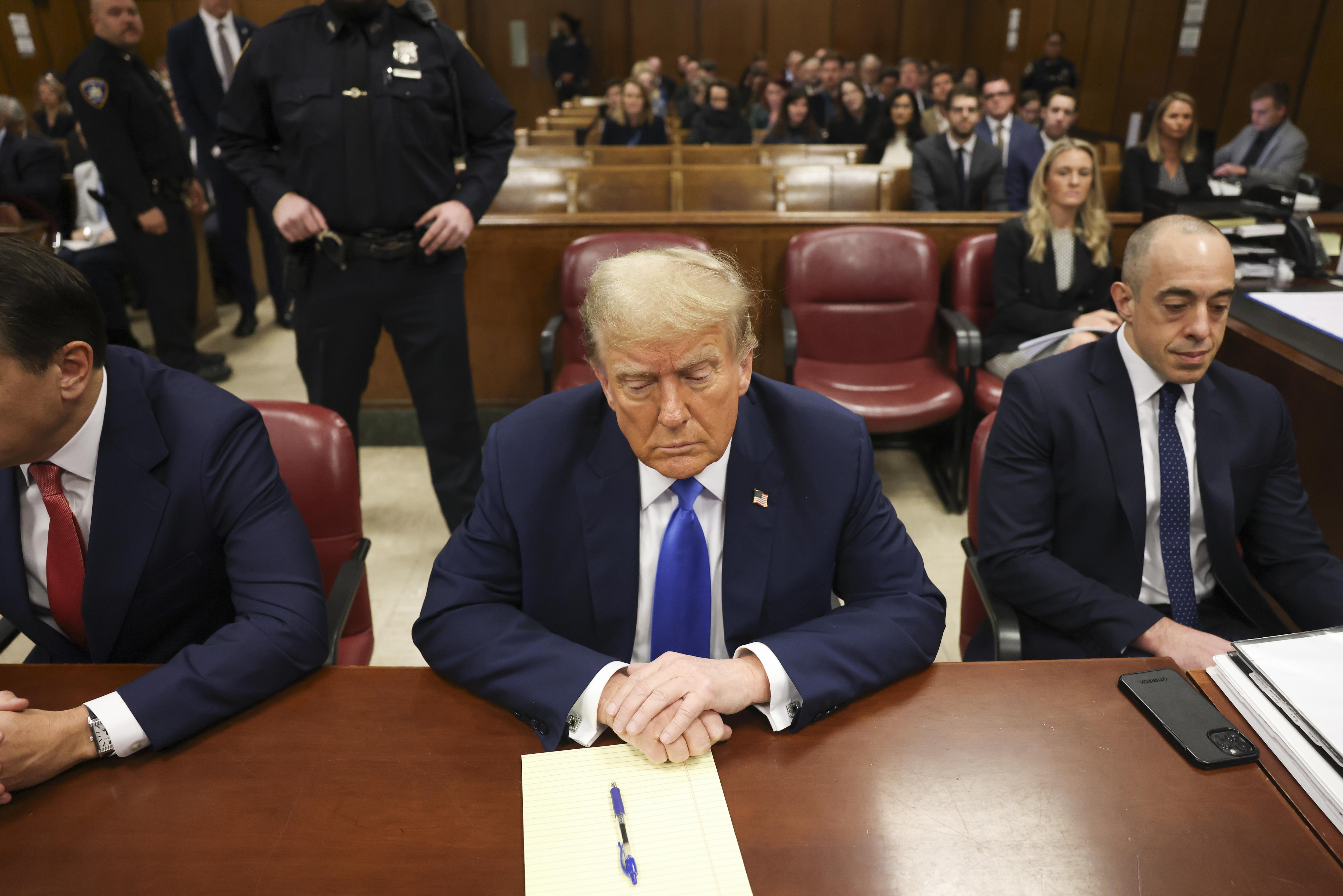 New York City (United States), 22/04/2024.- Former US President and current Republican presidential candidate Donald Trump awaits the start of proceedings at Manhattan Criminal Court in New York, New York, USA, 22 April 2024. Trump is facing 34 felony counts of falsifying business records related to payments made to adult film star Stormy Daniels during his 2016 presidential campaign. (tormenta, Nueva York) EFE/EPA/YUKI IWAMURA / POOL