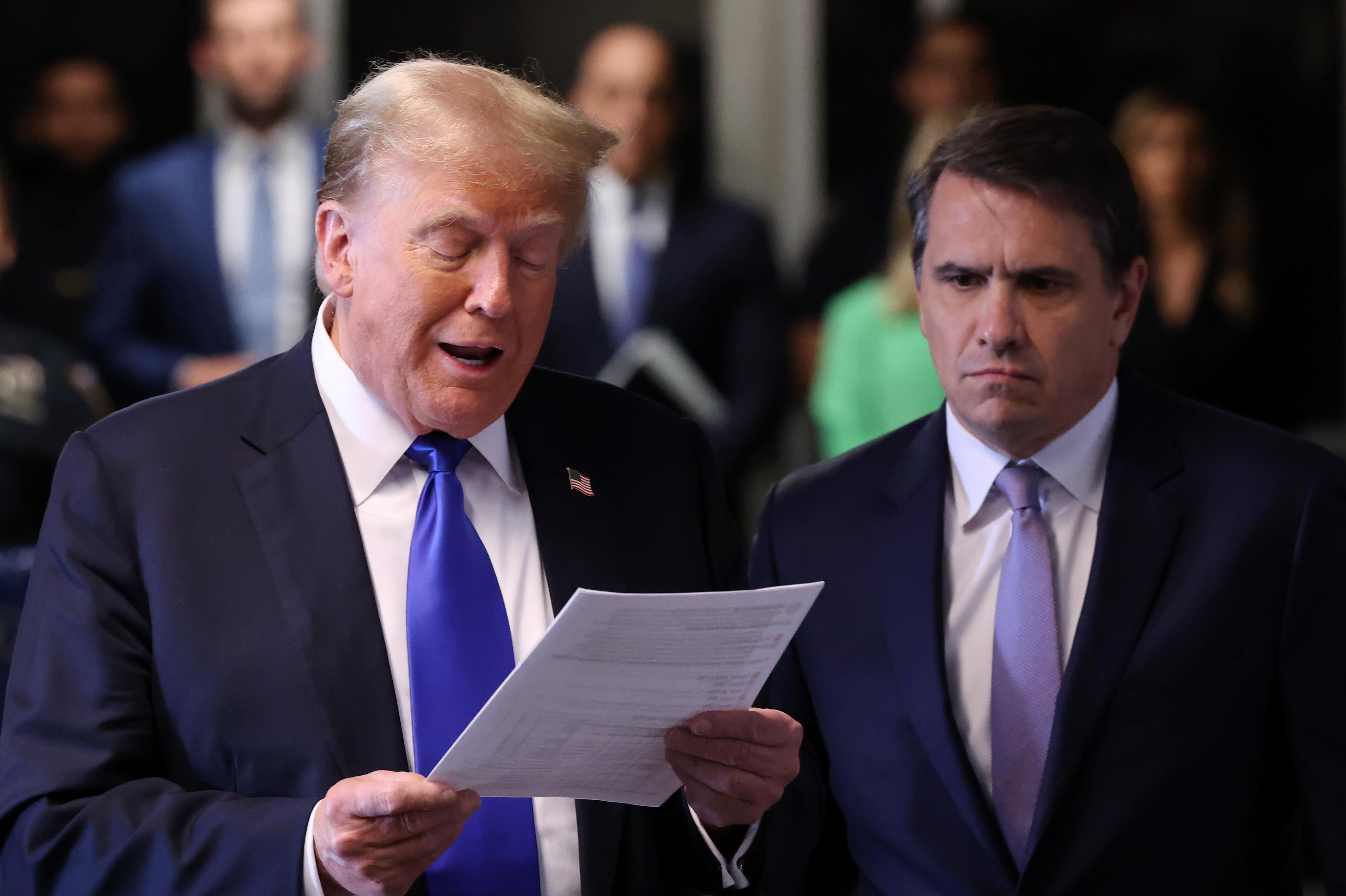 Fiscal responde a la eliminación de archivos de Epstein en los que estaba Trump