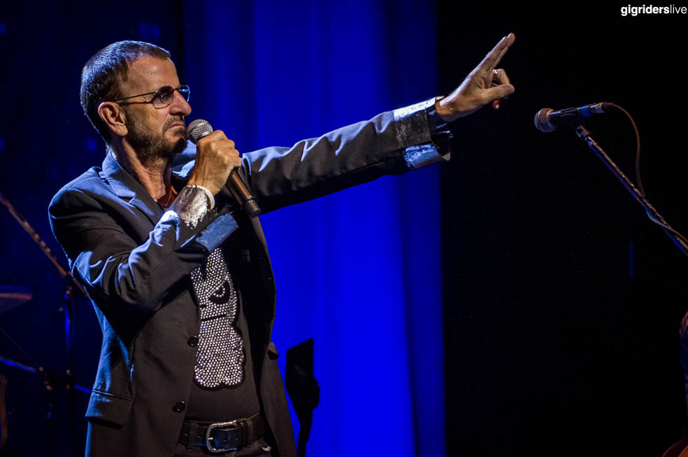 Ringo Starr, el hombre con la mirada baja