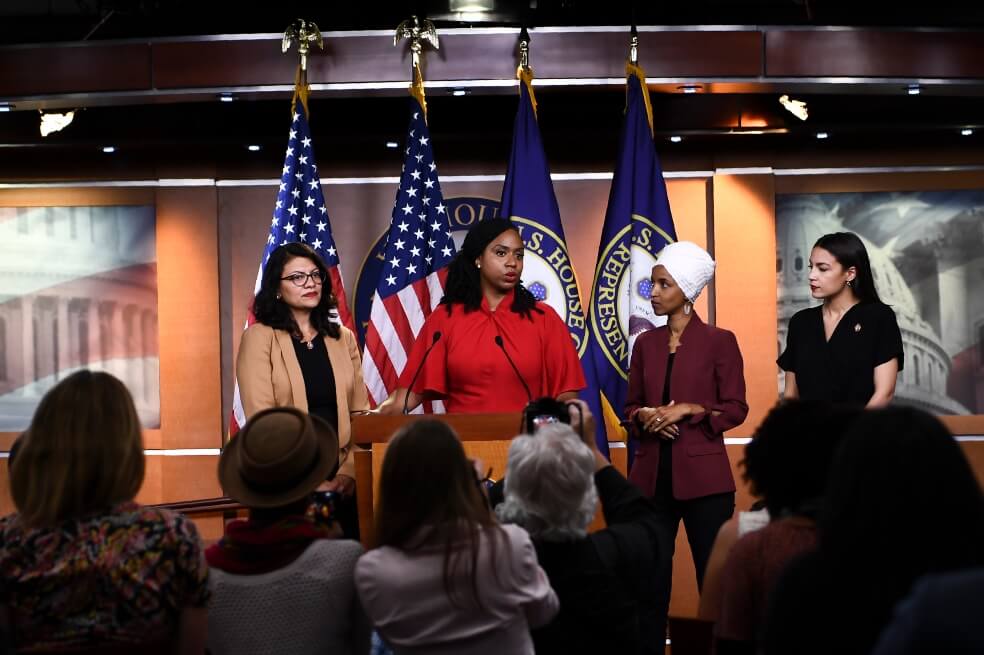 Cámara de EE.UU. defiende a congresistas y aprueba resolución contra los tuits de Trump