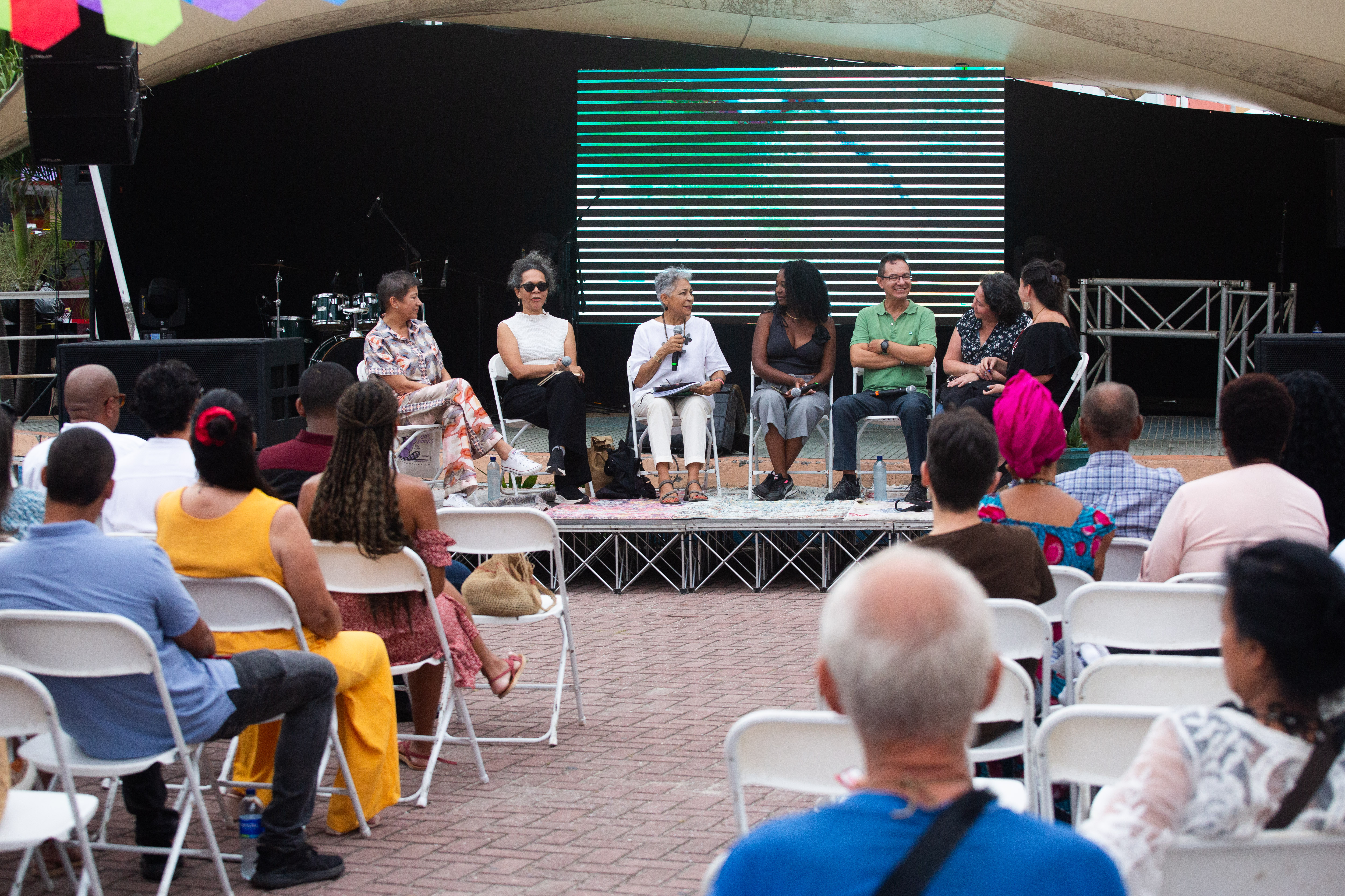 Miércoles 18/09/2024. Conversatorio "Publicar y no morir en el intento" en la Plaza Cañón de Morgan.