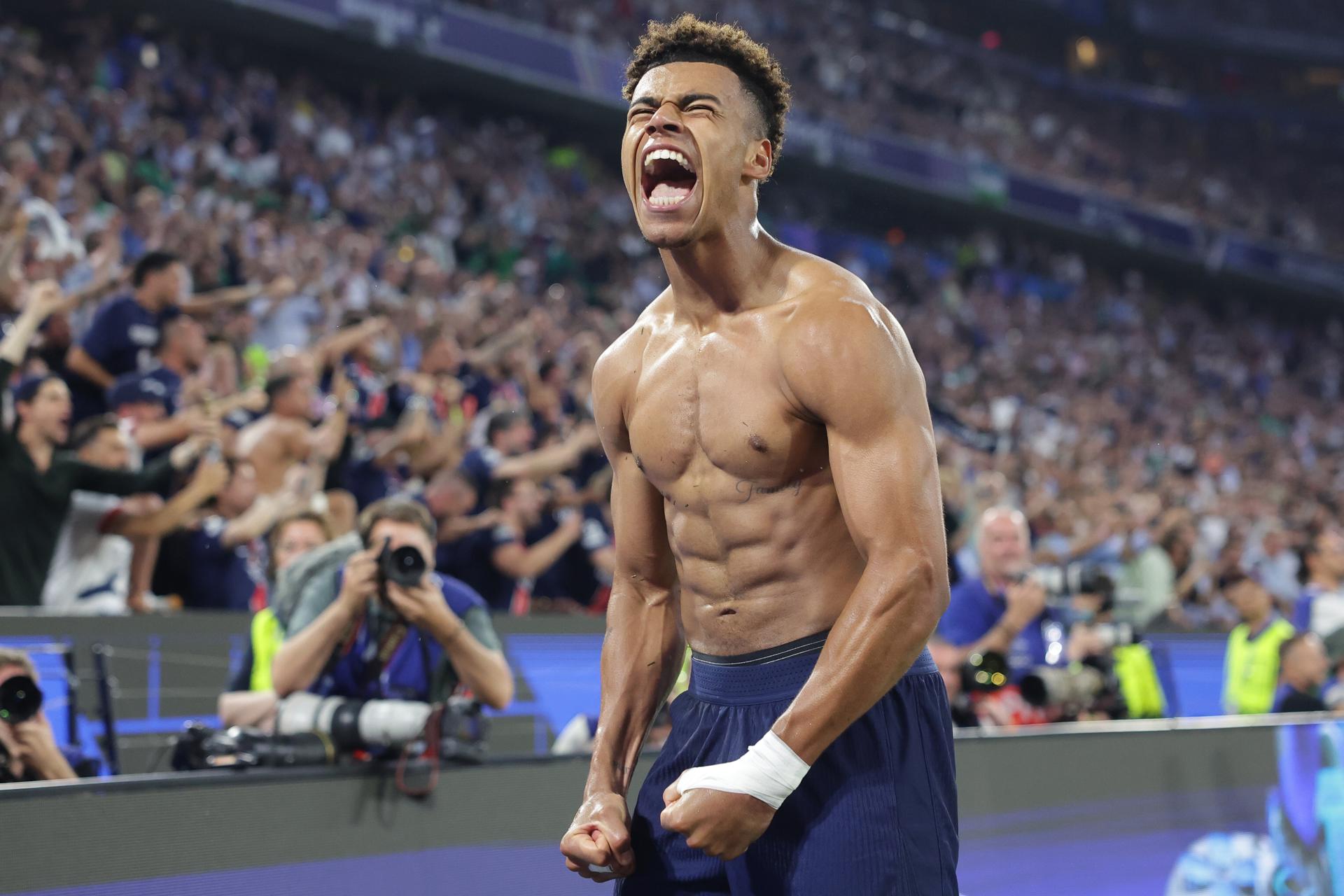 Munich (Germany), 31/05/2025.- Desire Doue of PSG celebrates after scoring the 3-0 goal during the UEFA Champions League final between Paris Saint-Germain and Internazionale Milano, in Munich, Germany 31 May 2025. (Liga de Campeones, Alemania) EFE/EPA/CHRISTOPHER NEUNDORF
