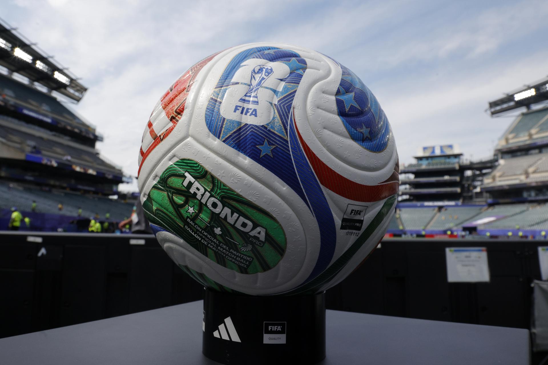 PHILADELPHIA (United States), 14/06/2026.- A match ball on display ahead of the FIFA World Cup 2026 group stage match Ivory Coast against Ecuador, in Philadelphia, Pennsylvania, USA, 14 June 2026. (Costa de Marfil, Filadelfia) EFE/EPA/SHAWN THEW
