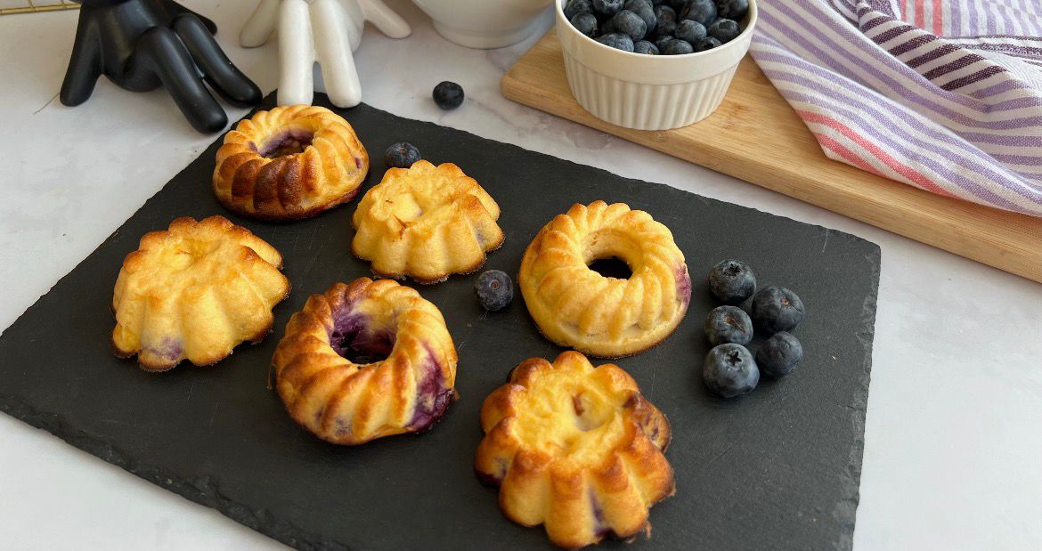 Receta: mini “cakes” de yogur y arándanos