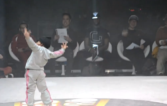 Seis años tiene la reina del breakdance en Francia