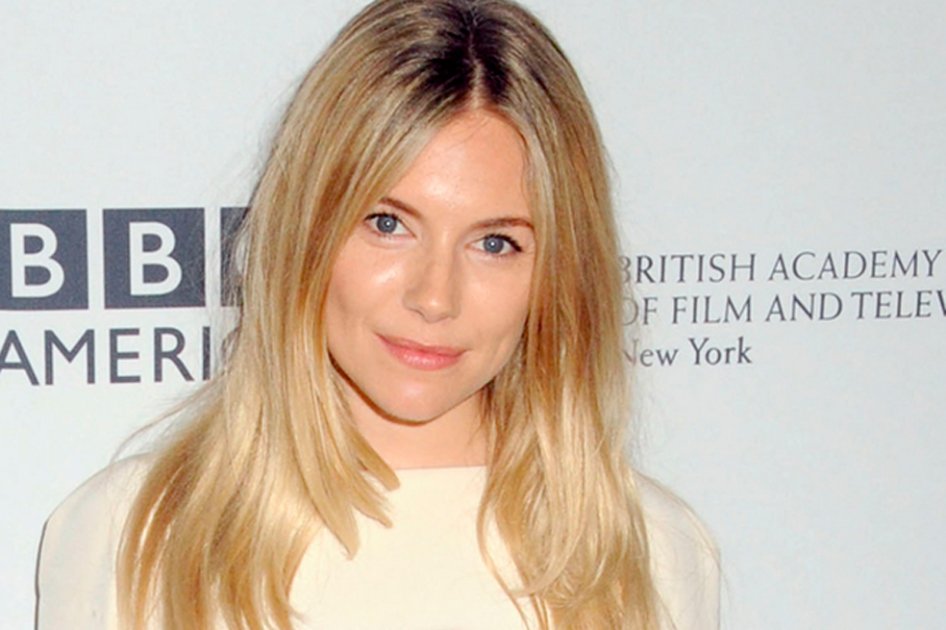 Sienna Miller no abandona el trabajo por su bebé