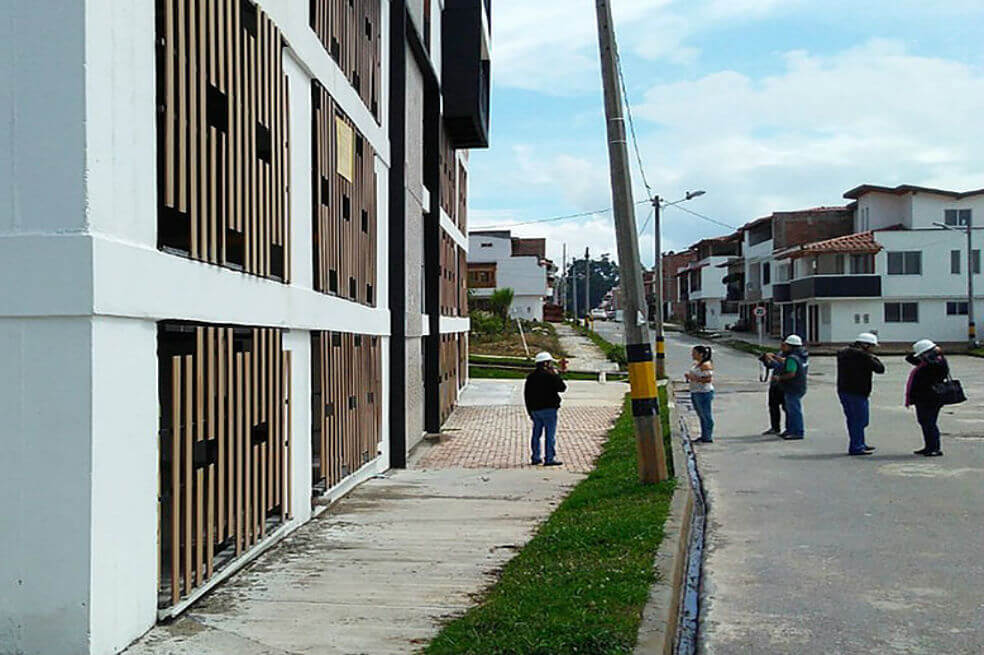 Demolerán edificio en Rionegro por fallas estructurales