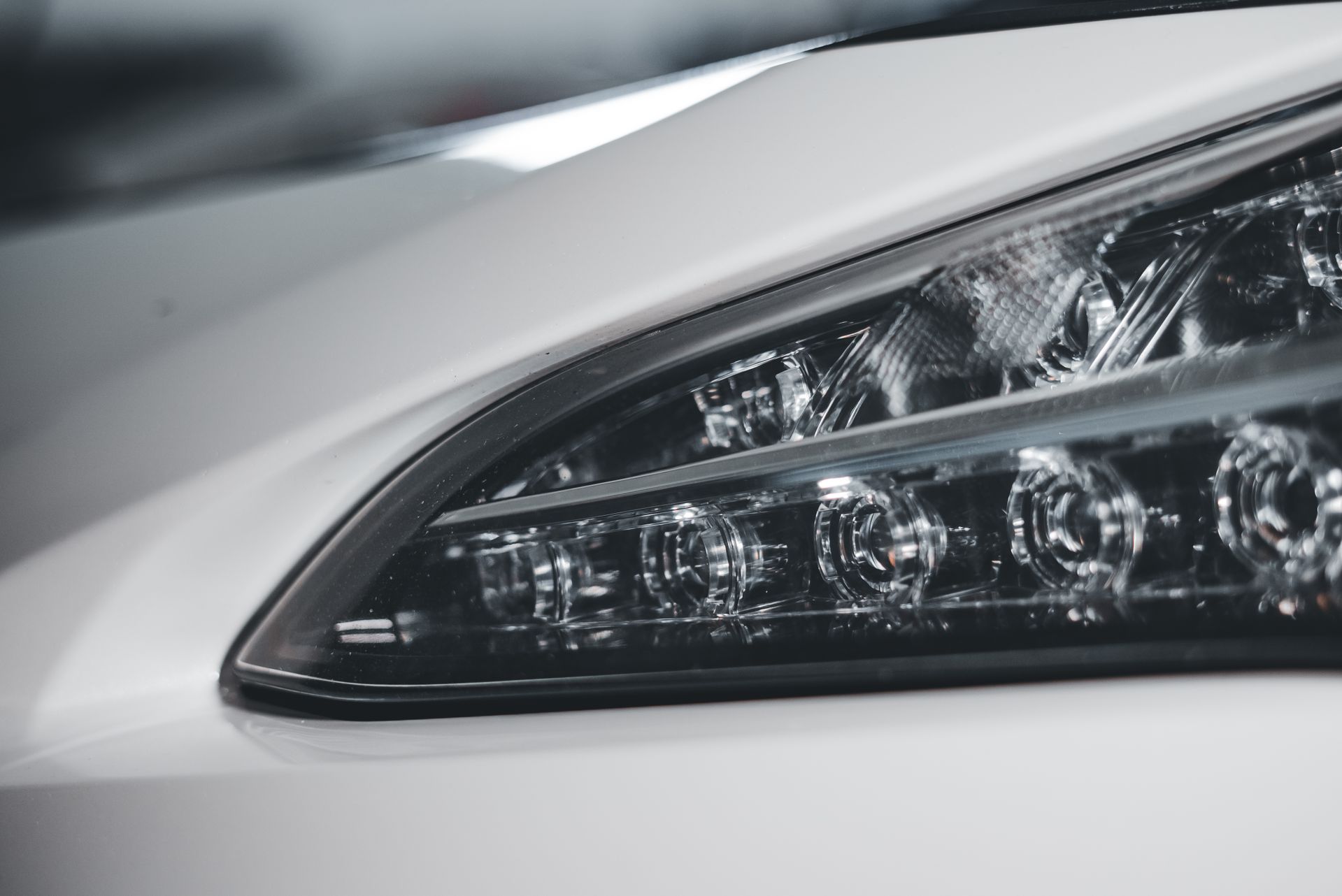 Diferencias entre luces LED, halógenas, HID y láser para carros y cuáles escoger