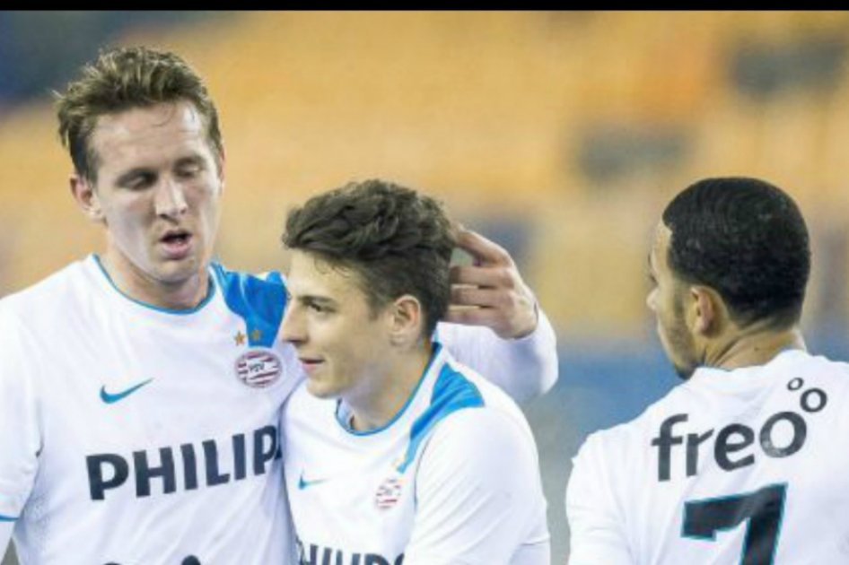 El PSV de Santiago Arias sigue líder en la Liga de Holanda