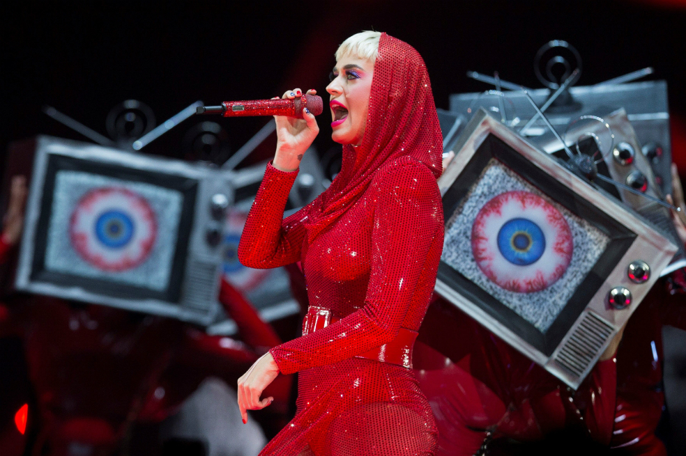 Katy Perry deslumbra con un concierto espectacular y excesivo en Barcelona