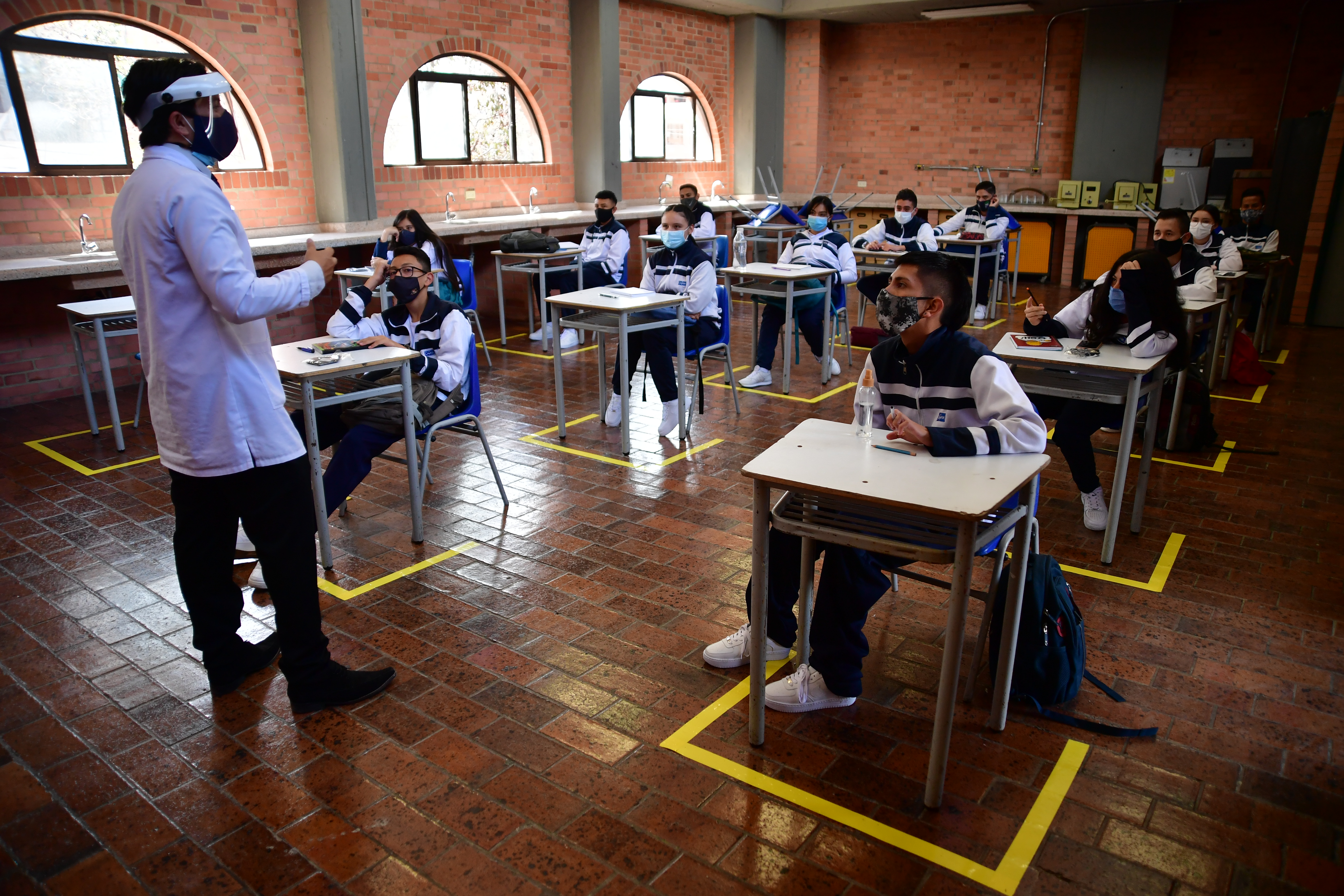 Bogotá comenzó a realizar pruebas de COVID-19 en colegios en alternancia