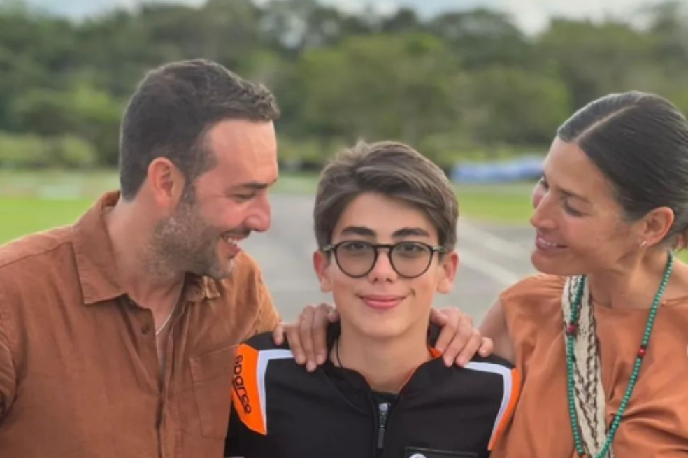 Sebastián Martínez y Kathy Sáenz celebran triunfo deportivo de su hijo Amador