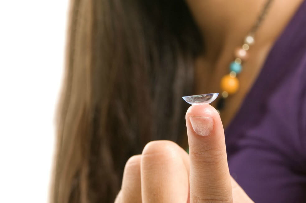 Invima retira lentes de contacto de Johnson & Johnson por “presencia de cuerpos extraños”