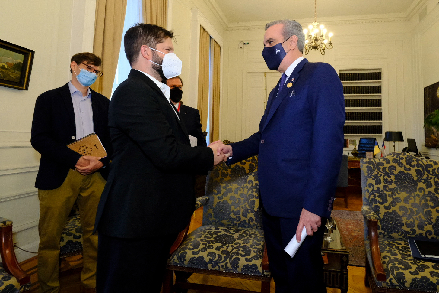 El presidente de República Dominicana, Luis Abinader, también se reunió con el presidente electo Gabriel Boric.