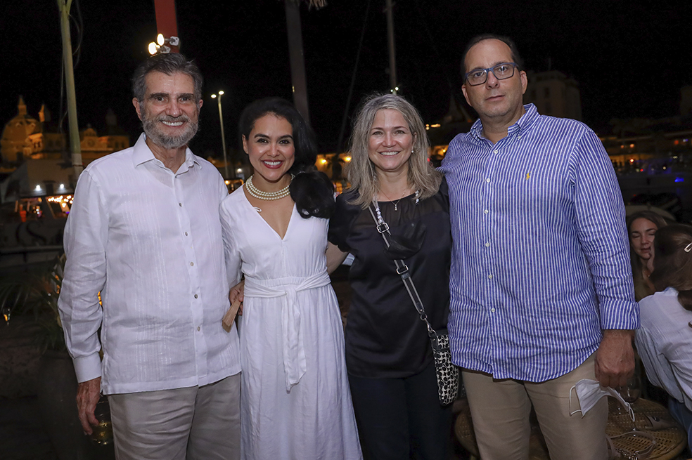 Alberto Samudio Ximena avilan Ana María Sarabia y indalesio Camacho 
Restaurante Marea Cartagena