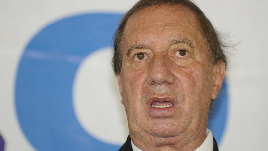 Bilardo, DT campeón mundial en México 86, hospitalizado en Argentina