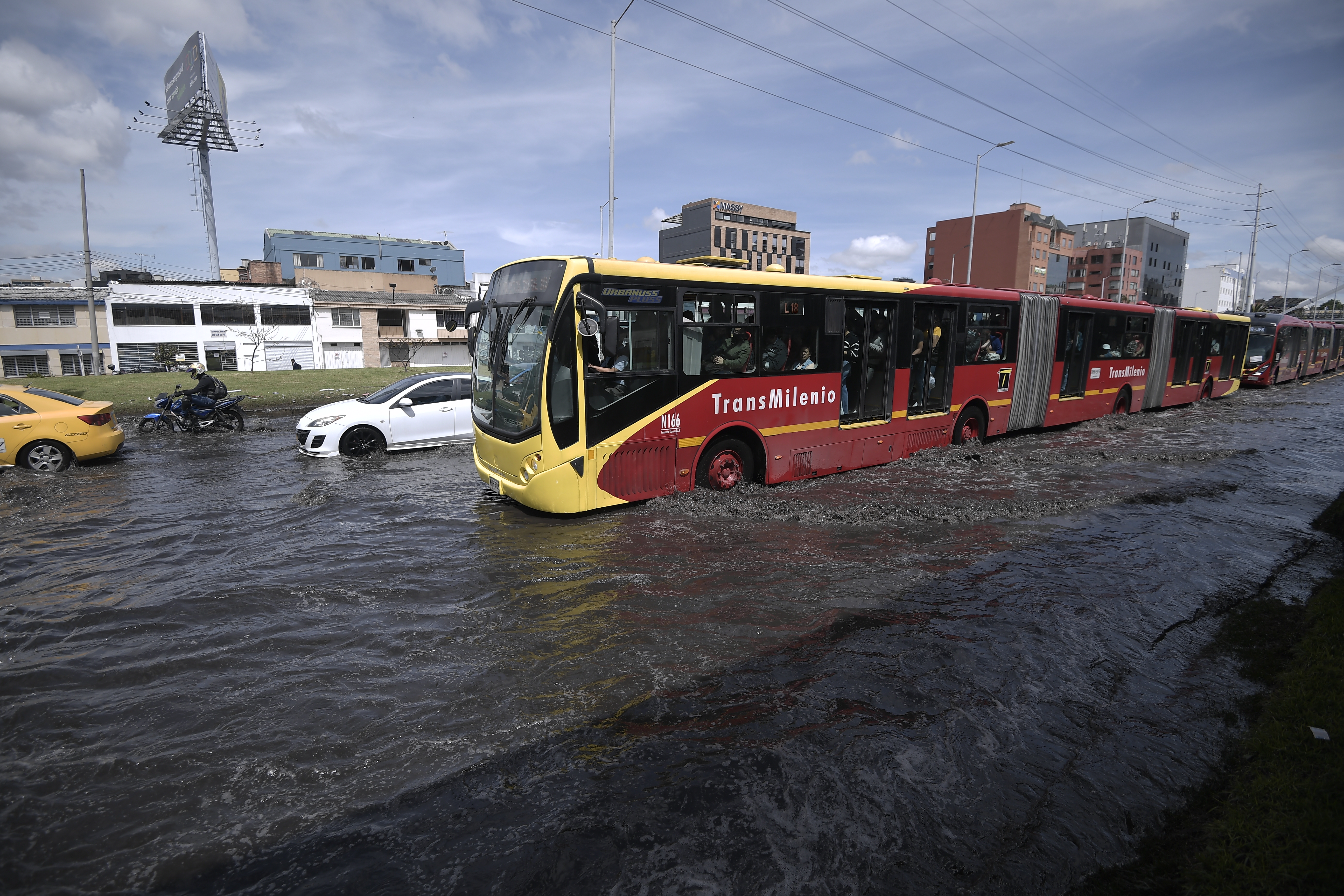 Movilidad hoy, 28 de marzo: protestas y lluvias en la tarde de este viernes