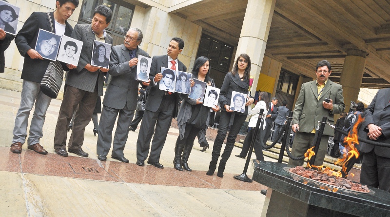 Los familiares de los desaparecidos del Palacio, más que indemnizaciones, reclaman que les cuenten la verdad de la suerte que corrieron los suyos. / Daniel Iianini