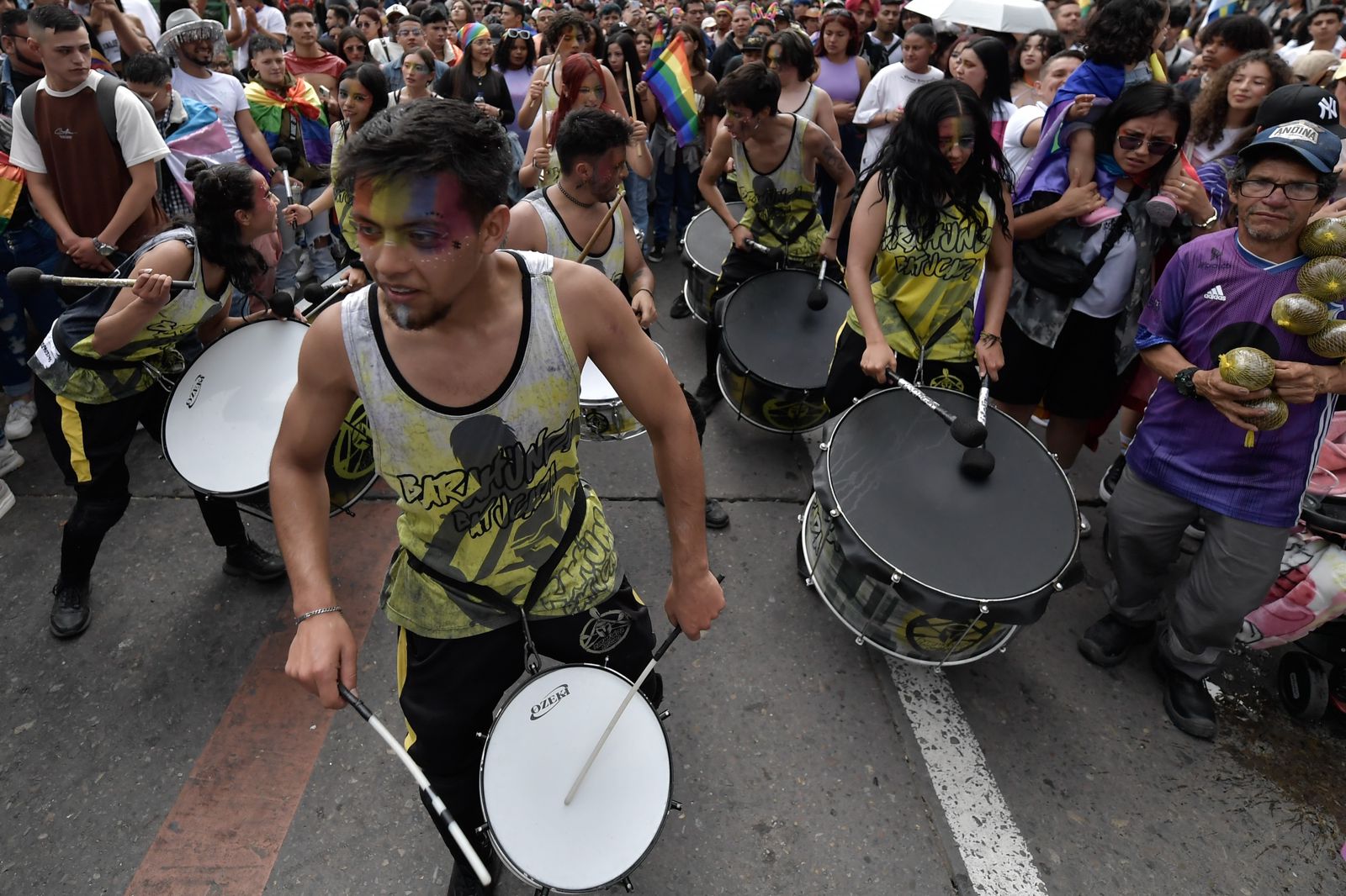 Músicos de diversas corrientes acompañaron el desfile.
