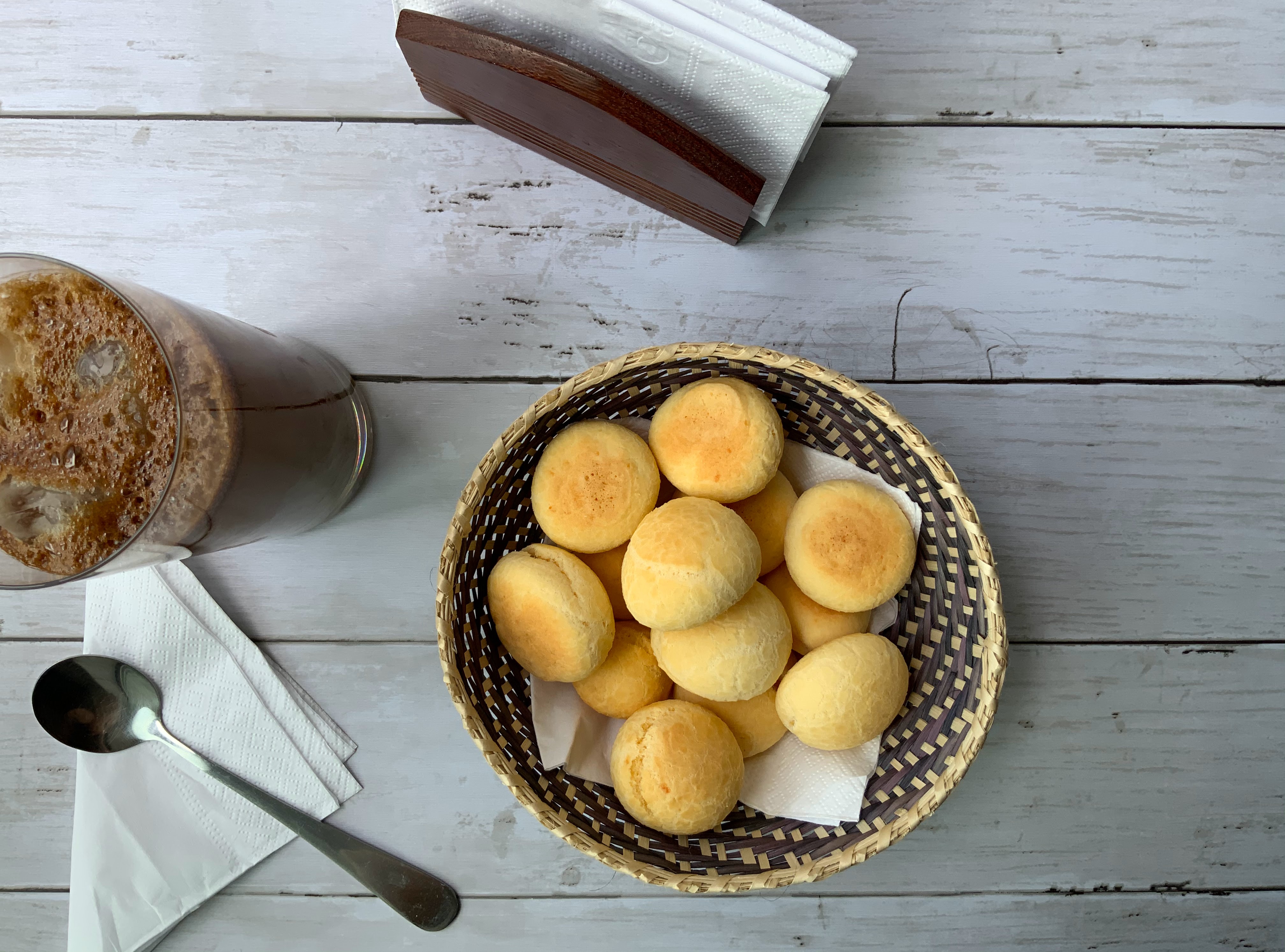 ¿Cómo se prepara un pandeyuca con queso de almendras?