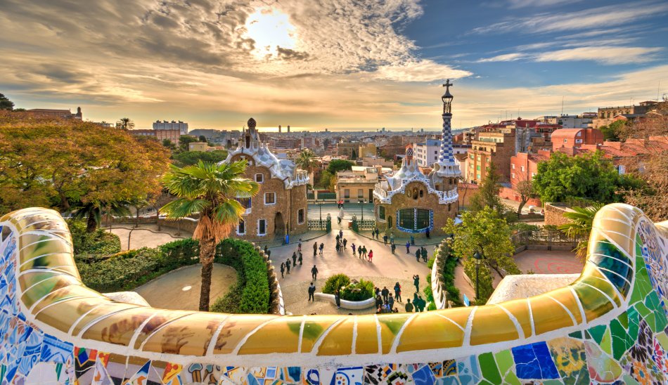 Originalmente el Parque Guell era un proyecto residencial, pero a mitad de camino se decidió convertirlo en un espacio para el disfrute de la ciudad. 