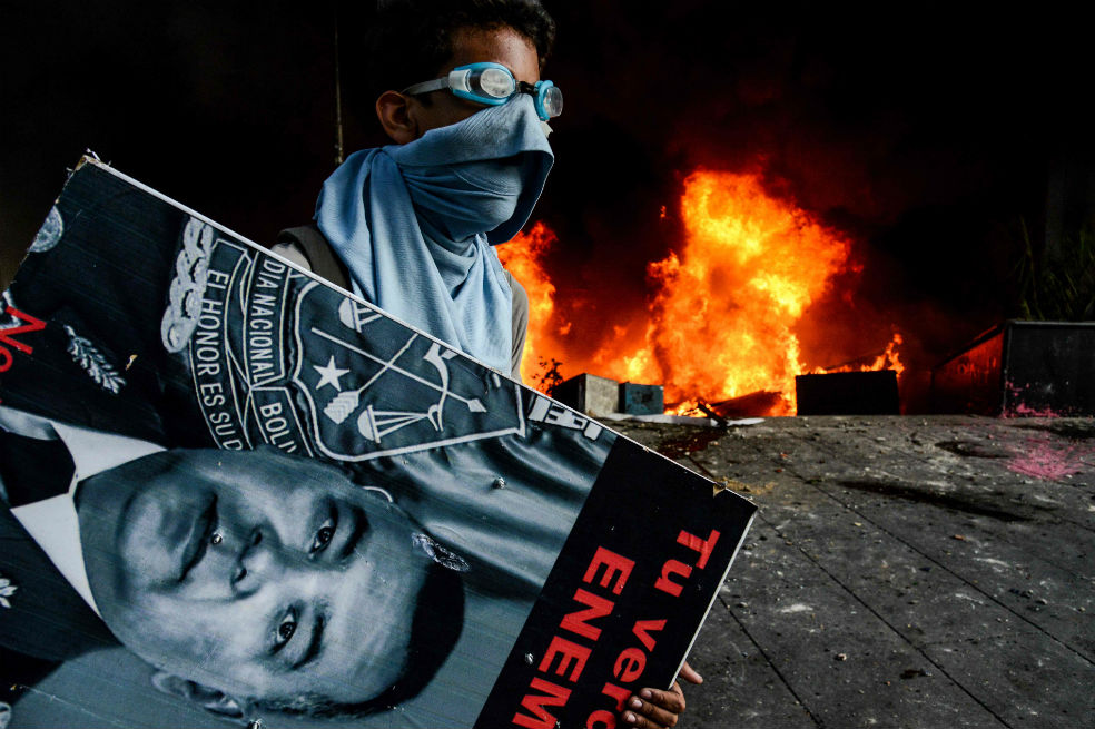 Manifestantes queman edificio del Tribunal Supremo en Caracas