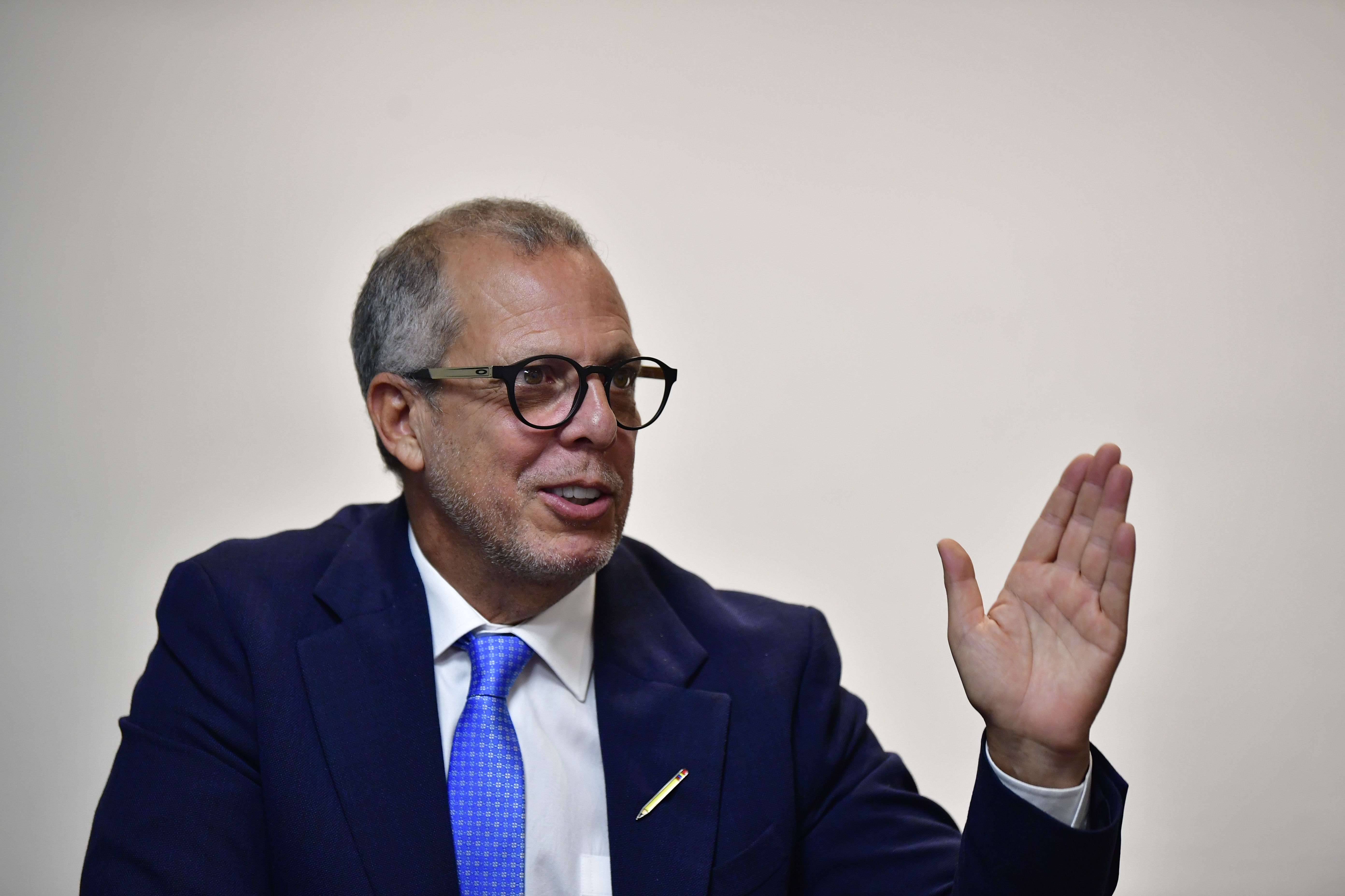 Servir al pueblo también es tomar posición