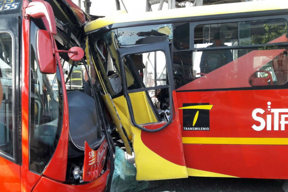 Al menos 18 heridos deja accidente que involucra tres buses de TransMilenio