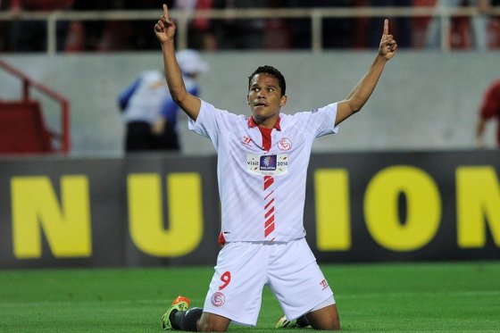 Carlos Bacca anotó en la goleada de Sevilla 4-1 al Deportivo