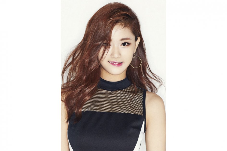 Chou Tzu-yu, de 16 años, vocalista de TWICE, un grupo de K-pop formado por nueve jóvenes. / AFP