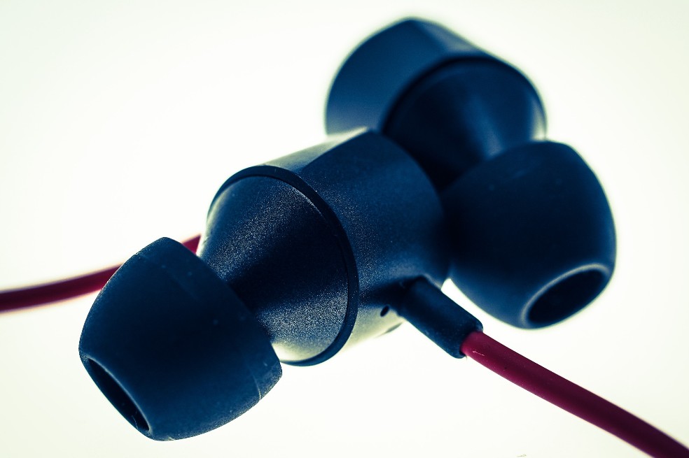 Los auriculares in-ear son ligeros, fáciles de transportar y pueden pasar más desapercibidos que otros.