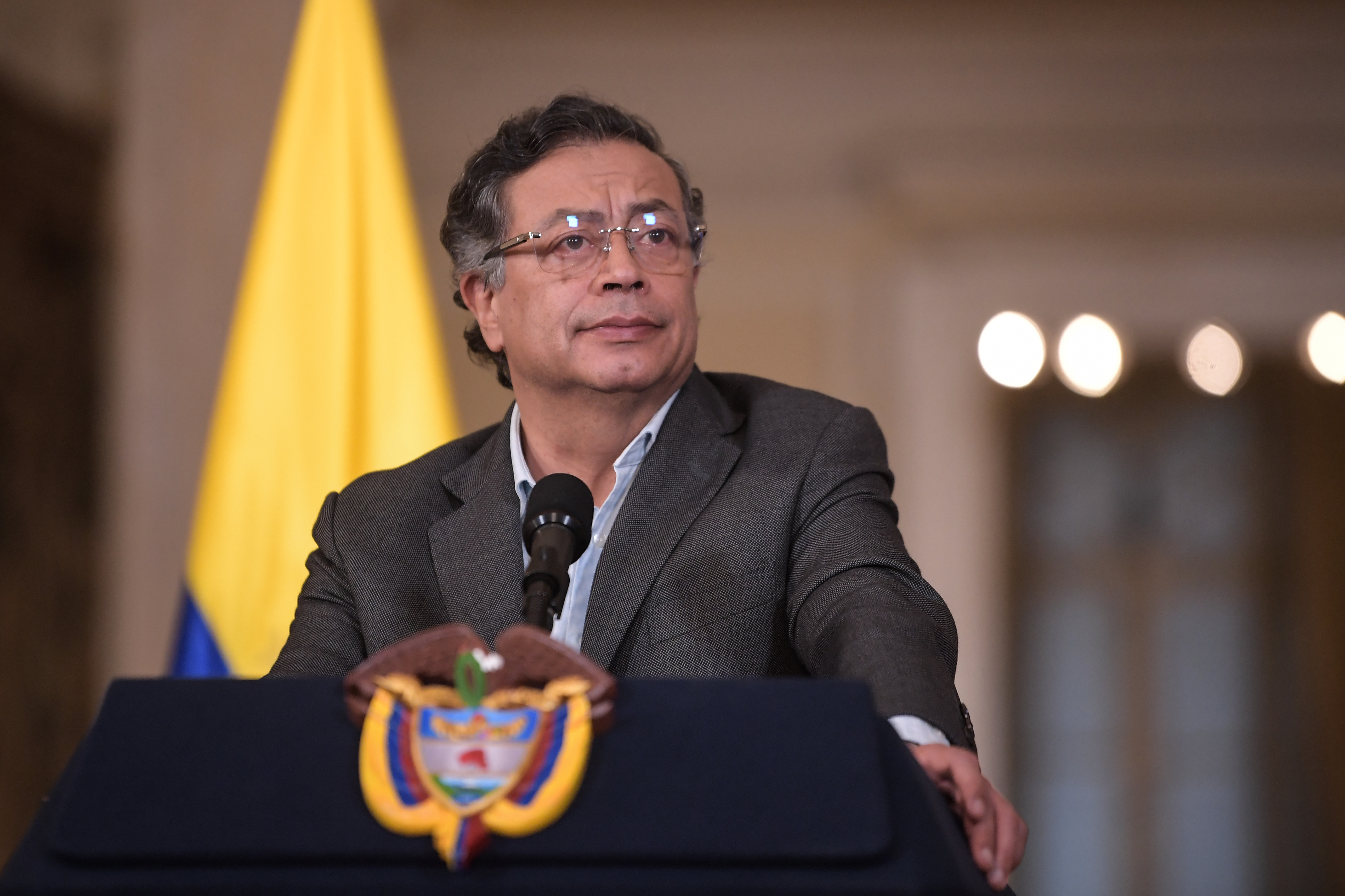 ¿Qué implica el día cívico decretado por Petro y quiénes deben trabajar?