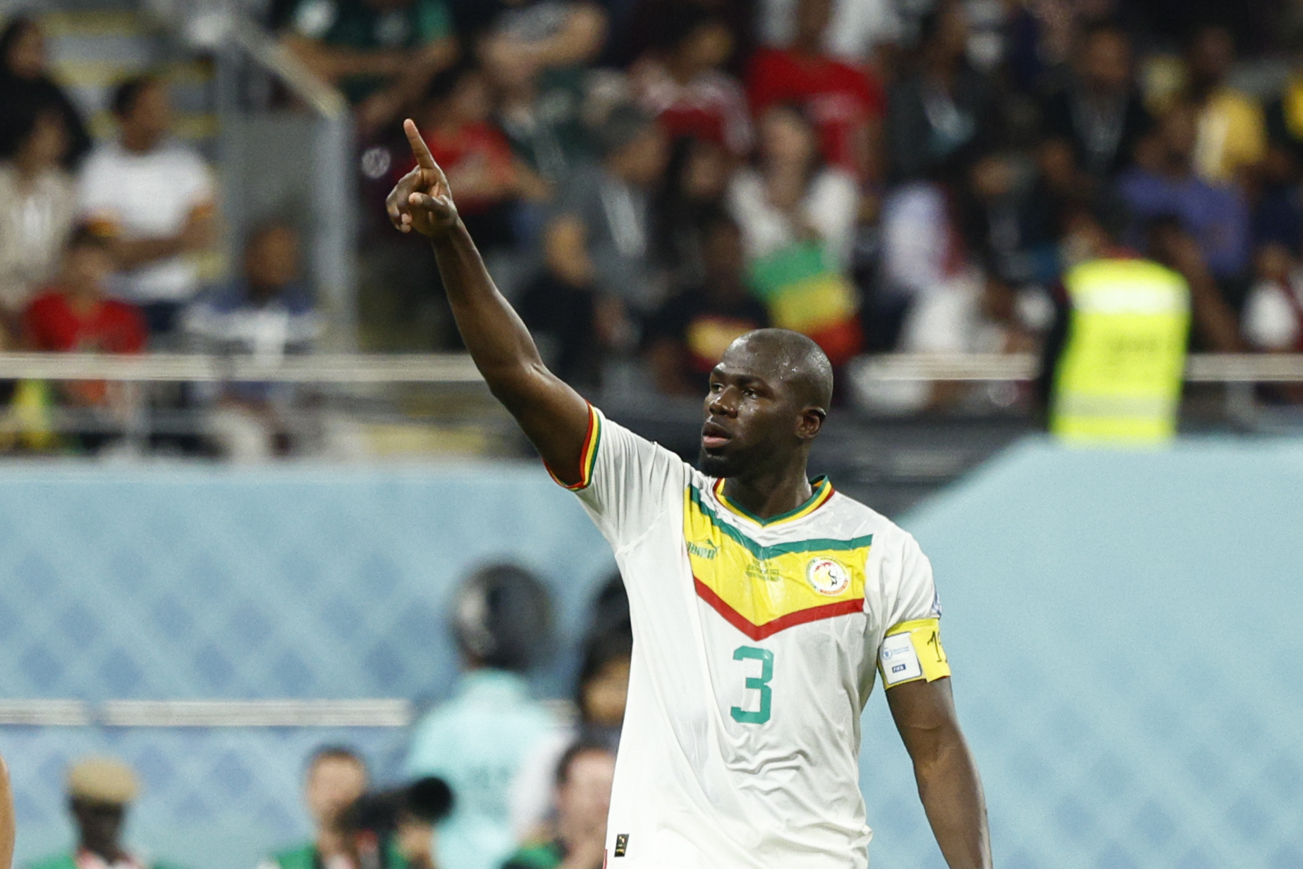 GR2105. DOHA (CATAR), 29/11/2022.- Kalidou Koulibaly de Senegal celebra su gol hoy, en un partido de la fase de grupos del Mundial de Fútbol Qatar 2022 entre Ecuador y Senegal en el estadio Internacional Jalifa en Doha (Catar). EFE/ Rodrigo Jiménez