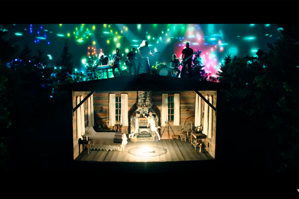 Imagen del video "The Sky Is A Neighborhood".