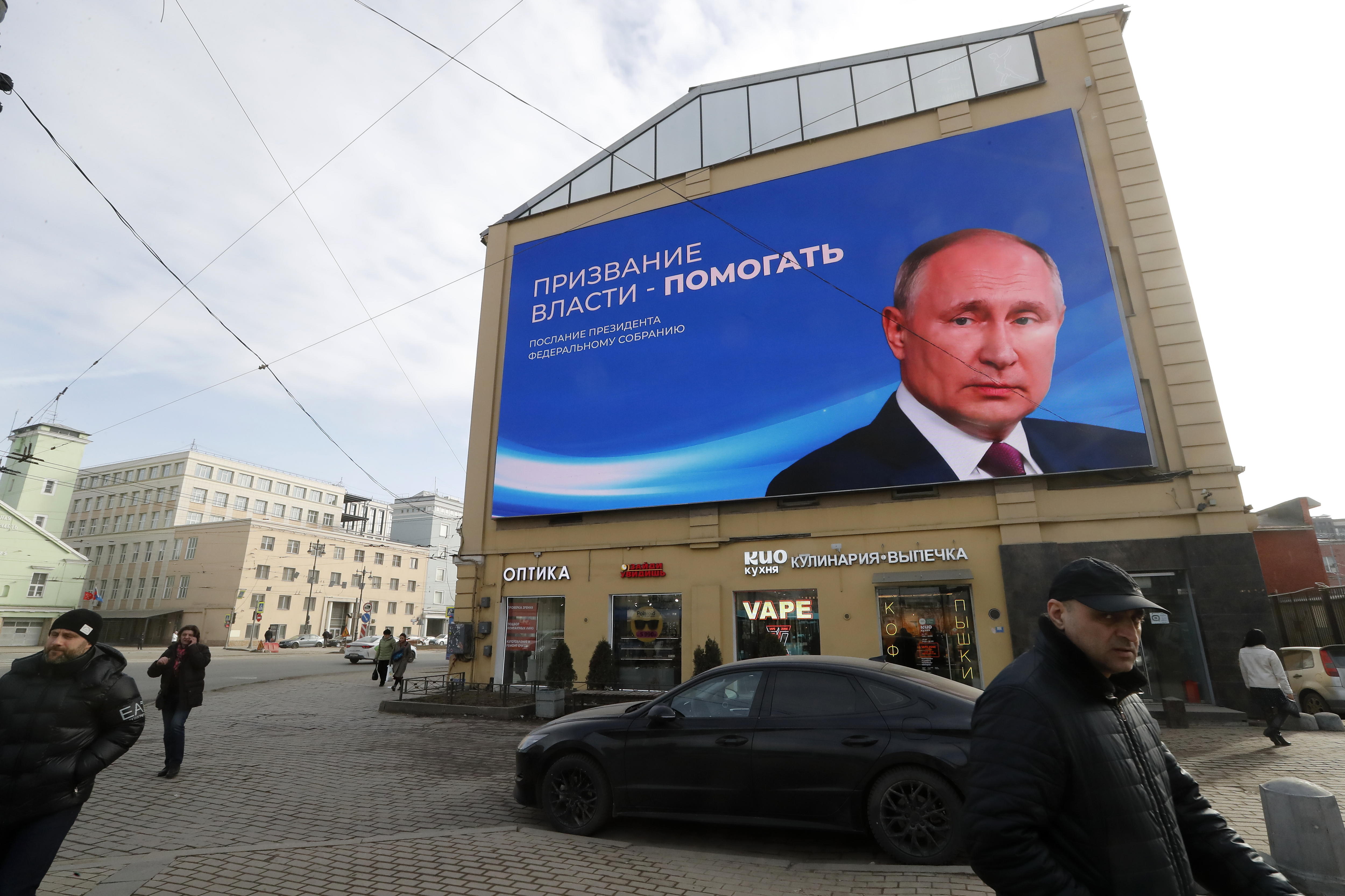 Putin llama a los rusos a votar y Ucrania pide que las elecciones no se reconozcan