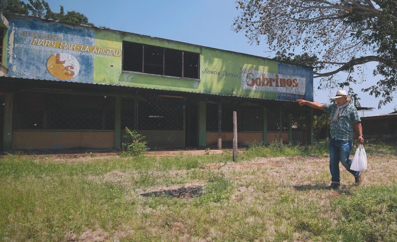 21 años después de la masacre cometida por los paramilitares, la mayoría de las casas en Puerto Alvira permanecen deshabitadas. / Mauricio Alvarado