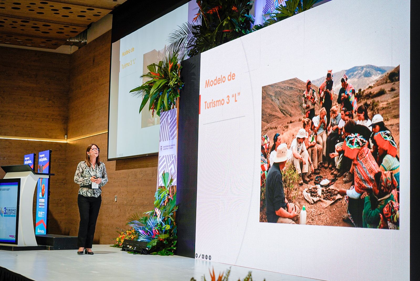 "El turismo es un área que puede promover el trabajo de las comunidades y la inclusión de las mujeres y los jóvenes", aseguró la argentina Claudia Toselli, consultora externa del Centro Internacional de Formación de la Organización Internacional del Trabajo, en Italia; y docente e investigadora de la Universidad Nacional de Quilmes y Universidad del Salvador, en Argentina, entre otros, quién habló sobre “Oportunidades y desafíos de los destinos turísticos potenciales”.