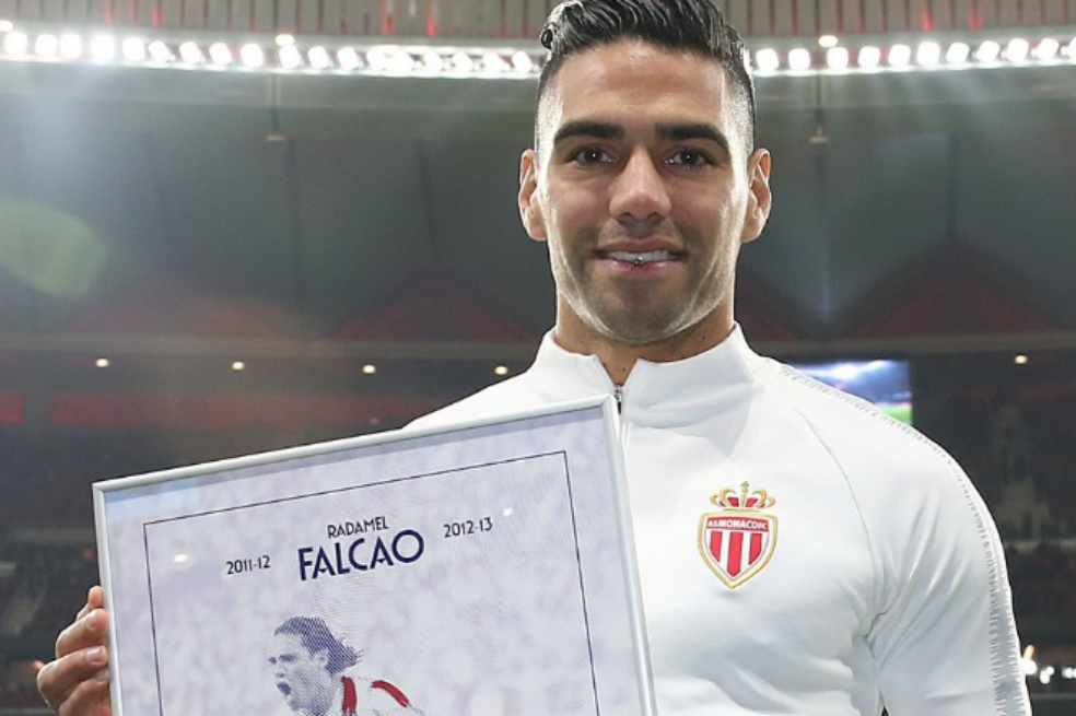 Recordar es vivir: Atlético de Madrid homenajeó y le cantó a Radamel Falcao