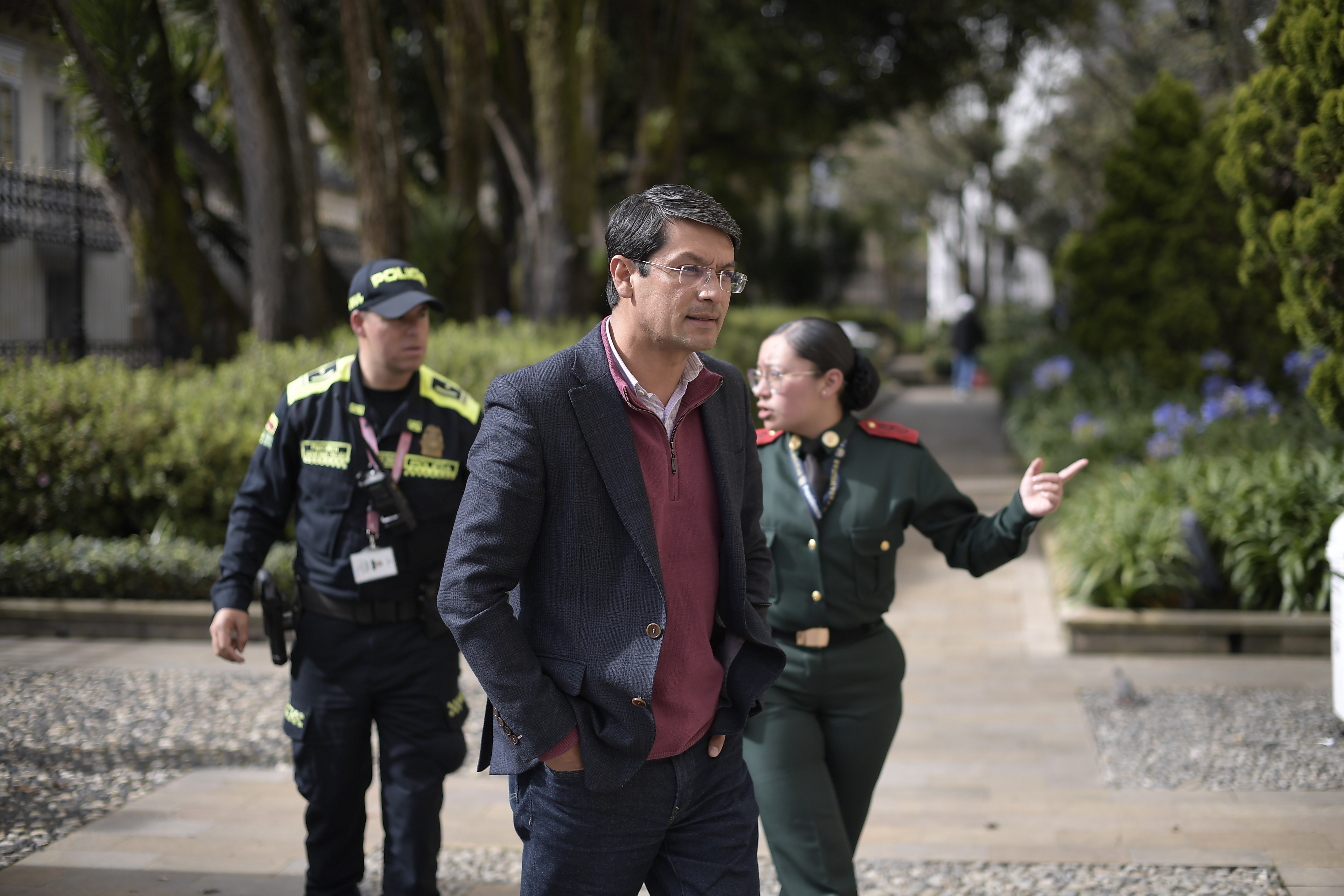 Precandidato Presidencial, llega a la Casa de Nariño para la sesión de la Comisión Nacional para la Coordinación y Seguimiento de los Procesos Electorales, con el fin de garantizar y fortalecer las medidas de seguridad para las elecciones.