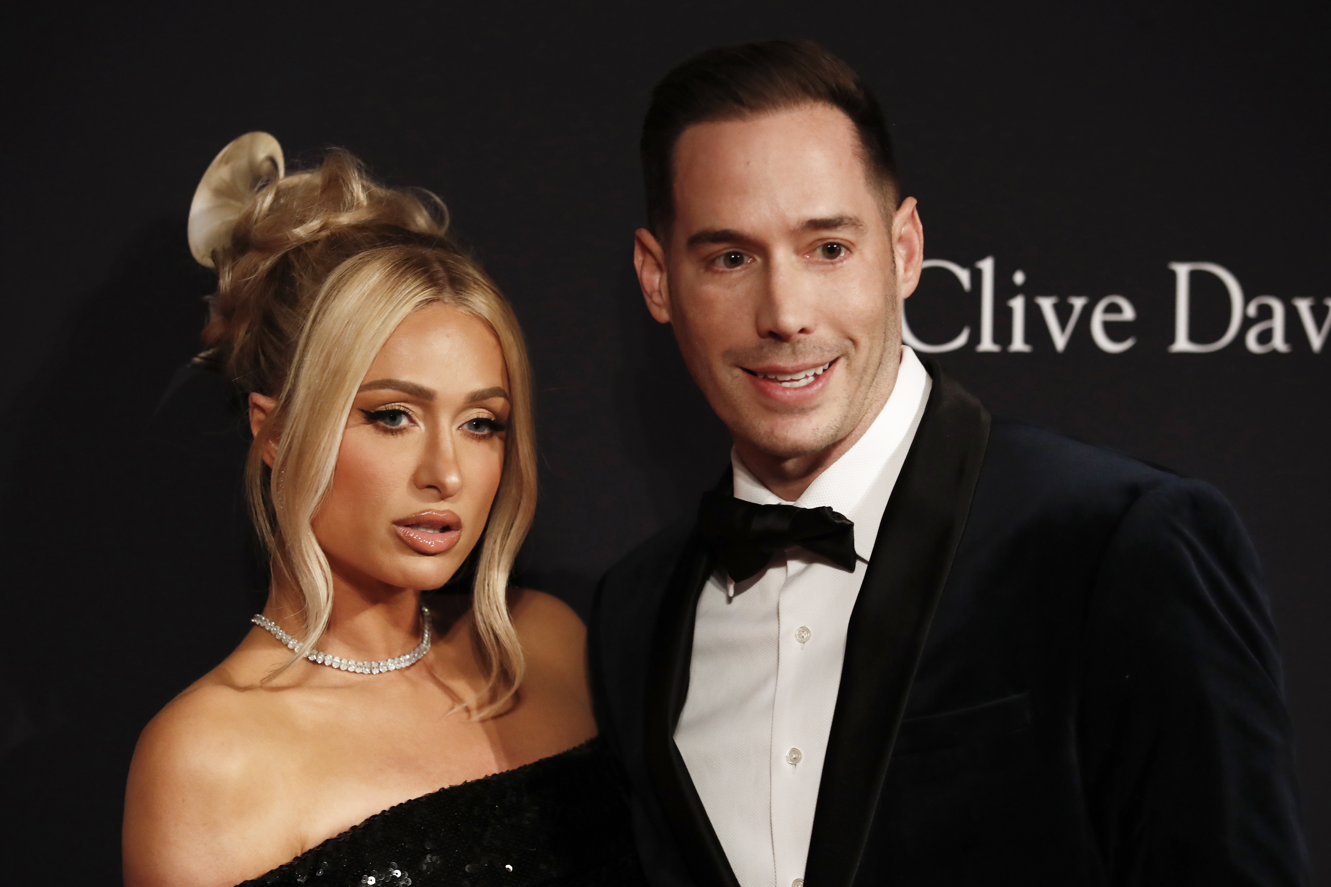 Paris Hilton se disfrazó para evitar que se supiera que tuvo un hijo