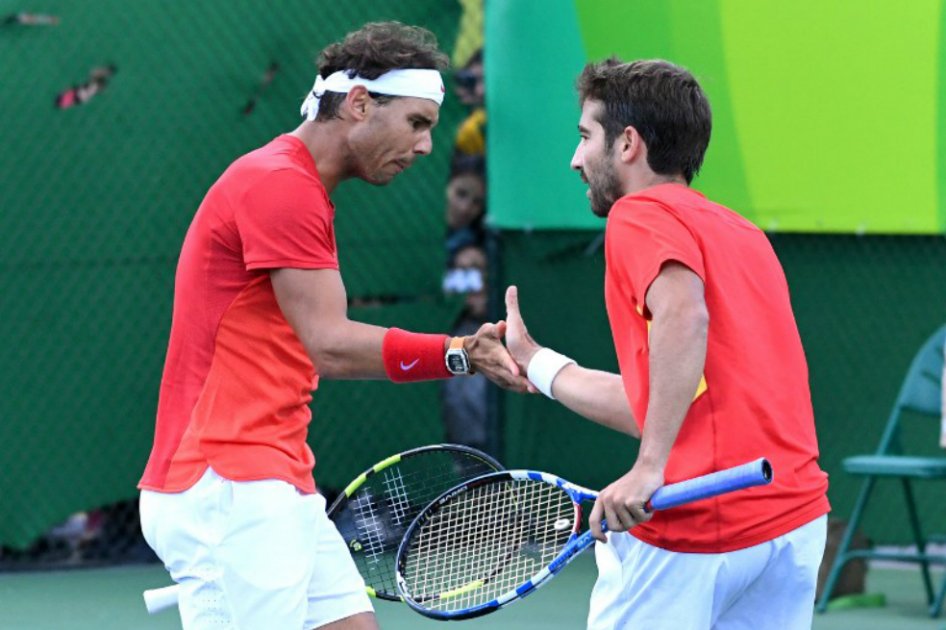 Rafael Nadal y Marc López celebran un punto en el partido de semifinales de Río 2016. / AFP