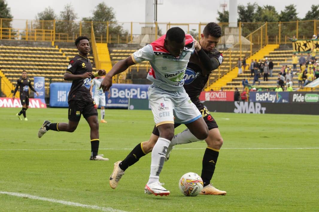 Las mejores imágenes del partido entre Fortaleza y Bucaramanga este lunes en el Estadio de Techo.