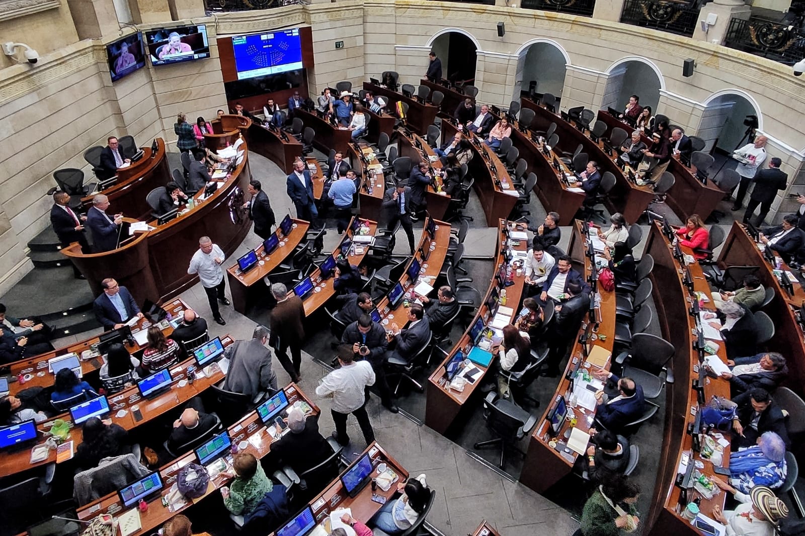 Congresistas se “despiden” del Capitolio: Congreso se renovará en un 60 % el 20 de julio