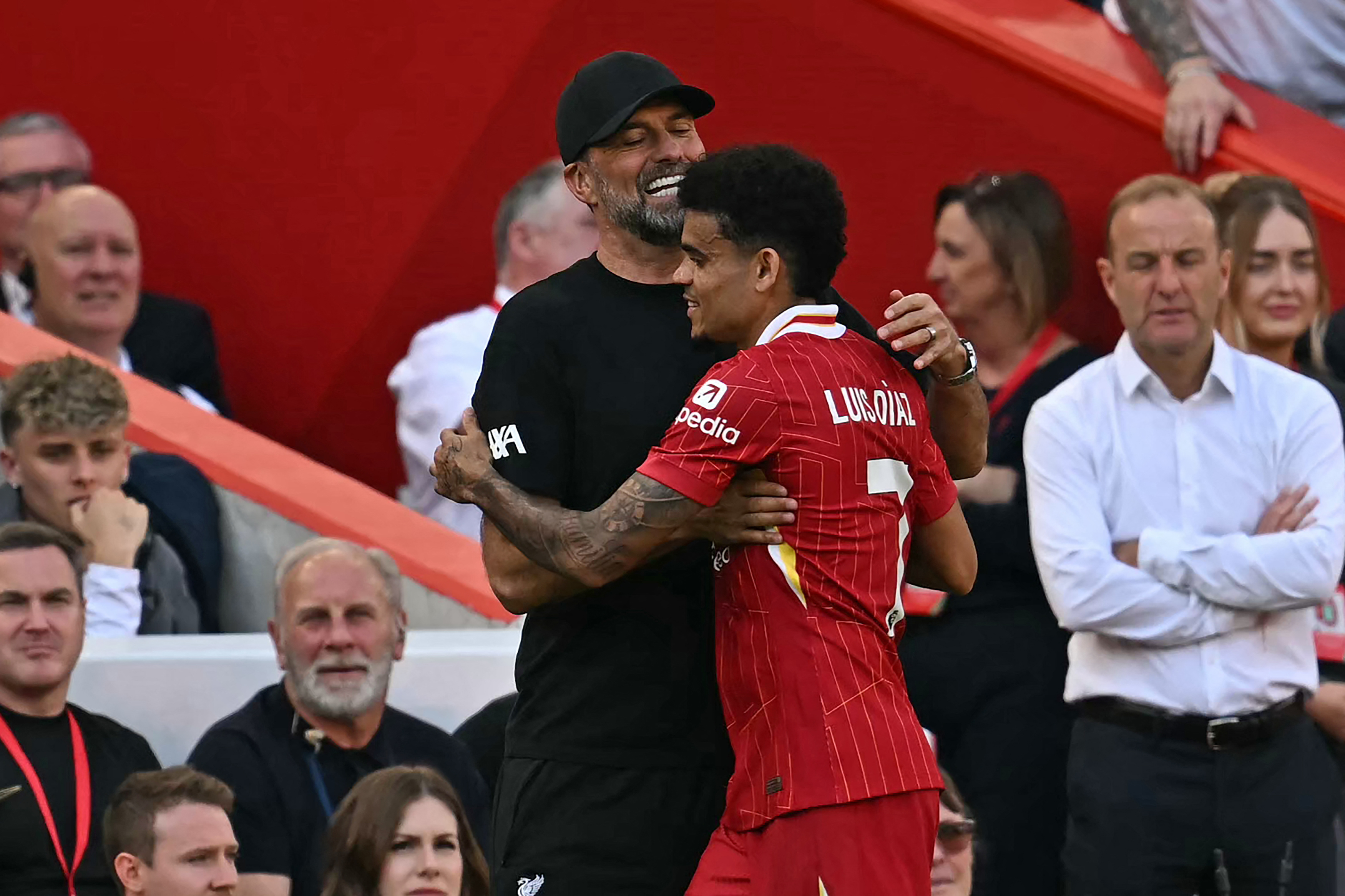 ¡Emoción total! Así fue el último abrazo de Luis Díaz y Jürgen Klopp: video