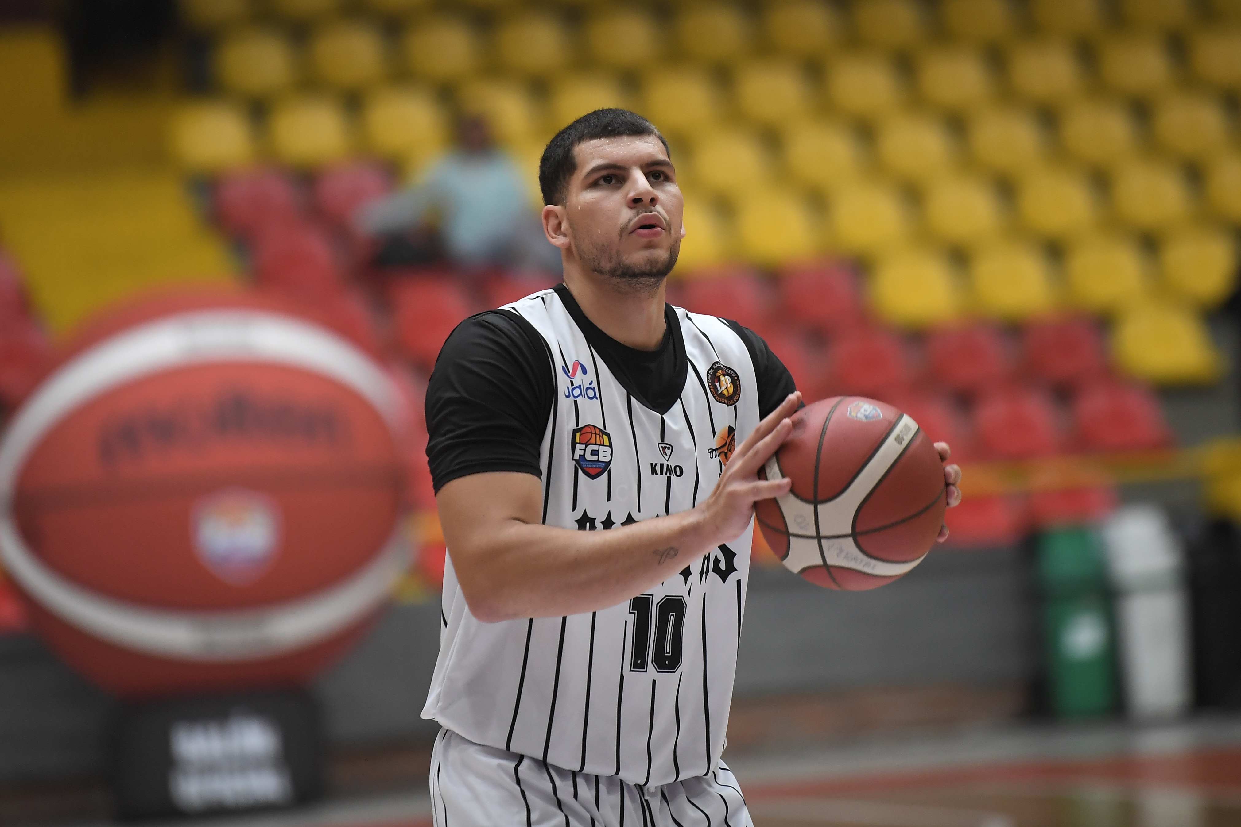 Toros y Piratas lideran en el baloncesto colombiano: así está la tabla de posiciones