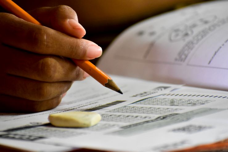 Solo 13 de cada 100 estudiantes terminan bachillerato con los conocimientos esperados